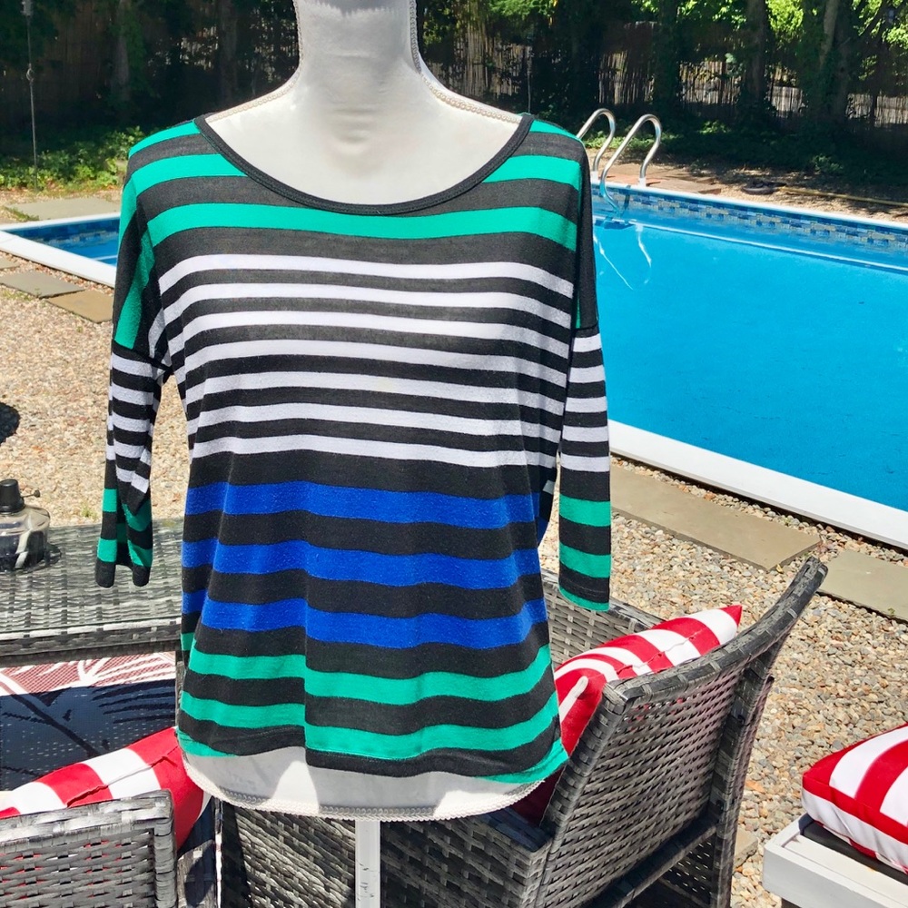 One Clothing Line Ladies  Top Med